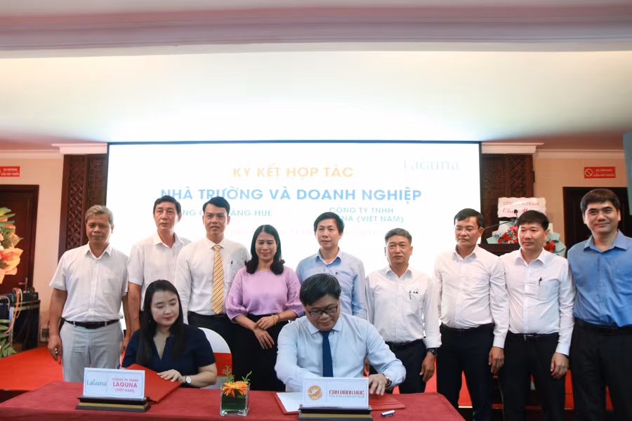 Trường Cao đẳng Huế ký hợp tác đào tạo với nhiều doanh nghiệp. (Ảnh: N.B)