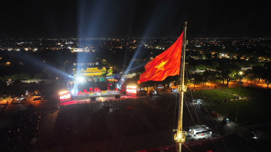 Từ Kỳ Đài nhìn xuống Ngọ Môn, nơi 80 năm trước chứng kiến khoảnh khắc lịch sử: Vua Bảo Đại tuyên bố thoái vị và trao lại quyền lực cho Nhân dân. z6934753820164-488208da259323606350421d362a05de.jpg