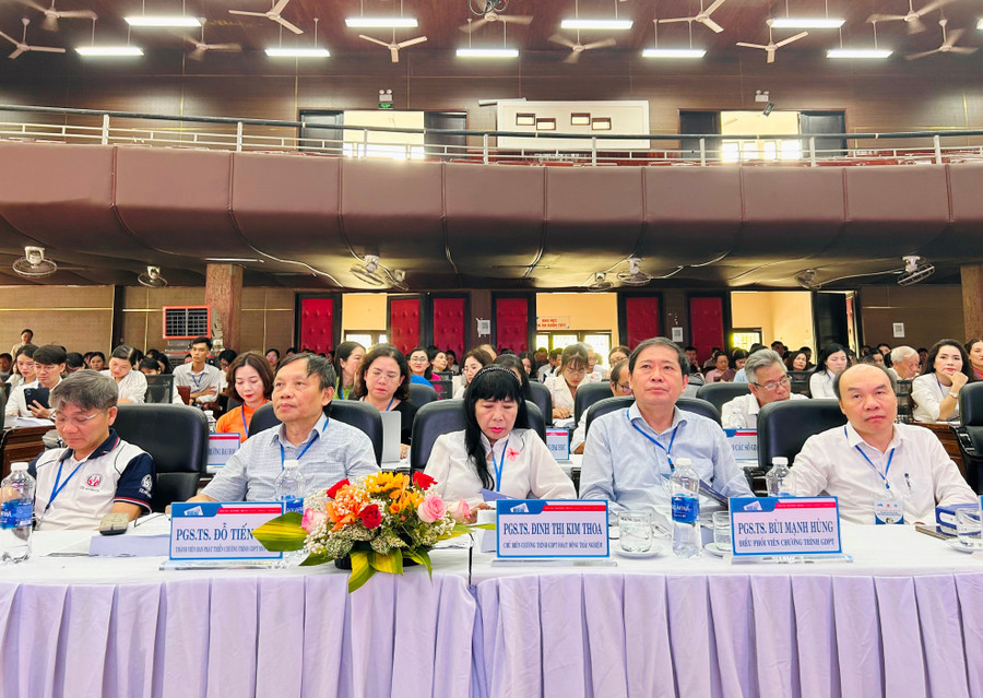 Many important issues on solutions to implement the Primary Education Program were discussed at the Workshop. c76773a8-ce31-41a0-be66-170cffe5b47f.jpg