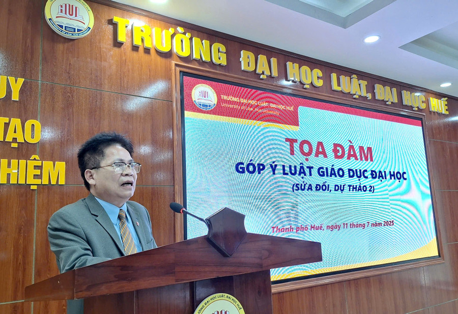 PGS.TS Nguyễn Duy Phương, Phó Hiệu trưởng Trường Đại học Luật, Đại học Huế đóng góp ý kiến. z6792706981882-016cde4190513901a1b6988970119839.jpg