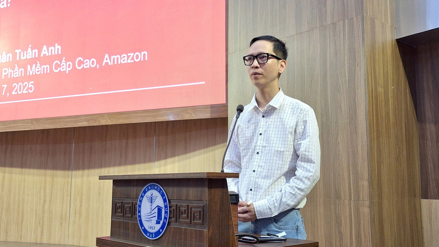 Ông Hồ Xuân Tuấn Anh, kỹ sư phần mềm cấp cao Amazon chia sẻ về trí tuệ nhân tạo ứng dụng trong công nghệ thông tin. z6795217429692-22b3ac64c8840f8c1d3f432891203272.jpg