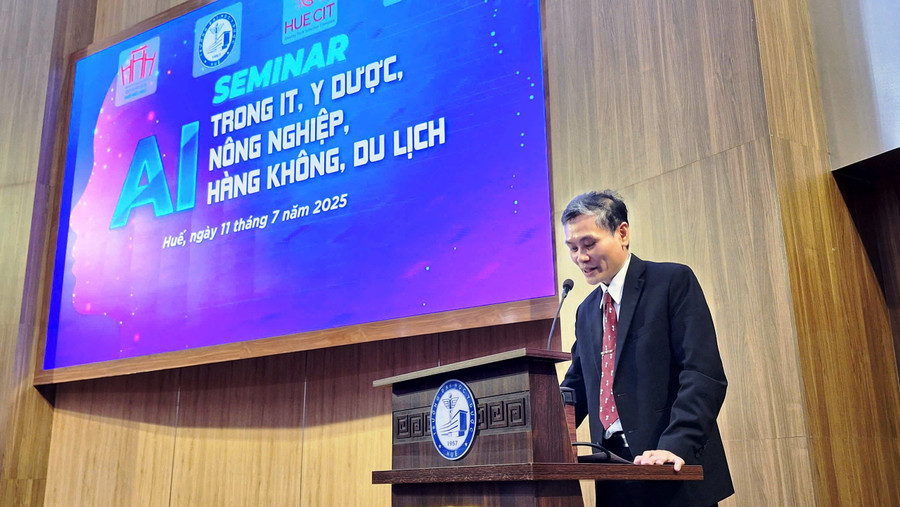 PGS.TS. Hoàng Bùi Bảo, Phó Hiệu trưởng Trường Đại học Y - Dược, Đại học Huế phát biểu khai mạc. z6793884186509-7a6127ad0fbf5c1b30aa186059af8fc8.jpg