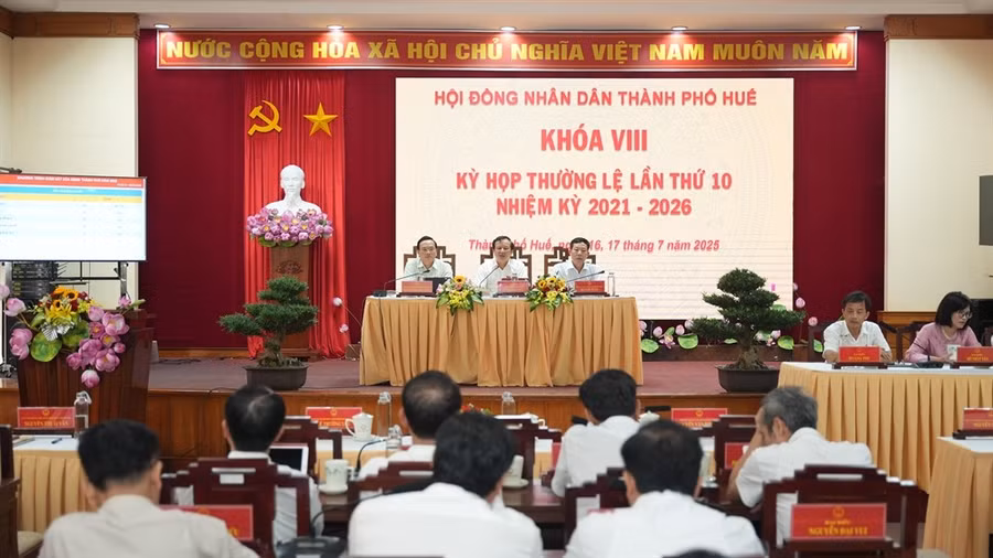 Kỳ họp thứ 10, HĐND TP Huế khóa VIII thông qua Nghị quyết về ứng trước ngân sách thành phố để triển khai các dự án đầu tư các khu tái định cư phục vụ Dự án đường sắt tốc độ cao.