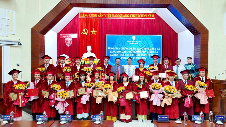 Đại học Huế có 21 nhà giáo và 1 giảng viên thỉnh giảng được công nhận đạt tiêu chuẩn chức danh Phó Giáo sư năm 2024. (Ảnh: Đại Dương)