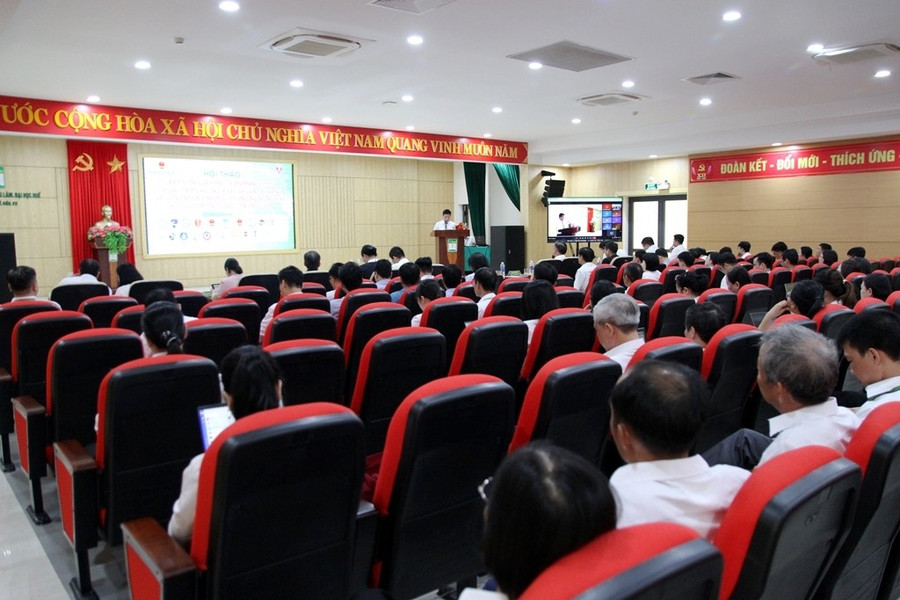 Nhiều đại biểu từ 20 cơ sở giáo dục đại học, viện nghiên cứu, cơ quan quản lý và doanh nghiệp tham dự Hội thảo. 4.jpg