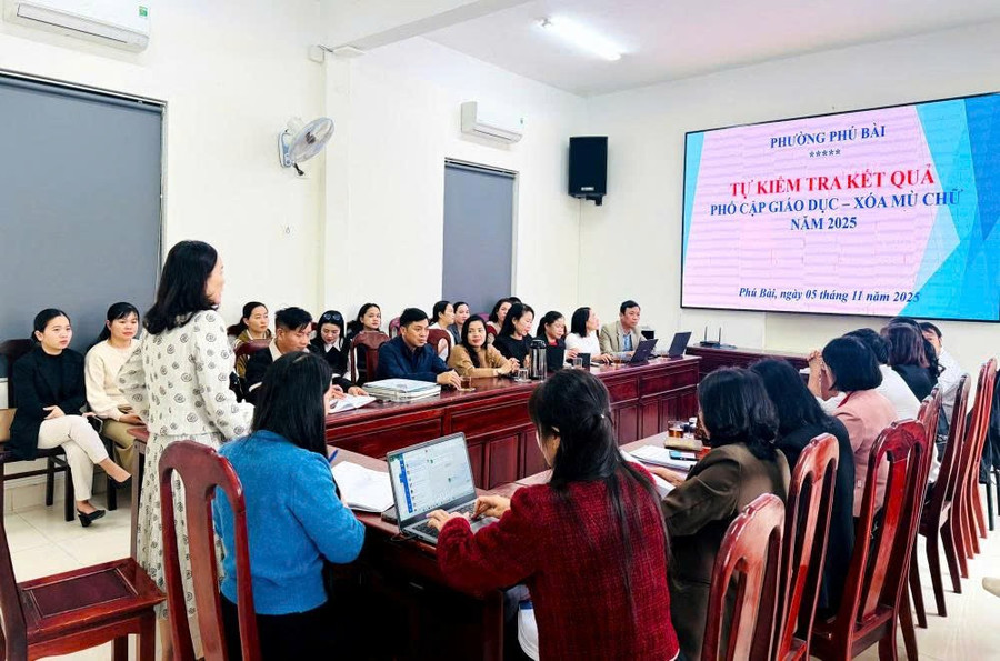 Các xã, phường tại TP Huế đồng loạt triển khai các hội nghị, buổi làm việc chuyên sâu về công tác phổ cập giáo dục - xóa mù chữ năm 2025.