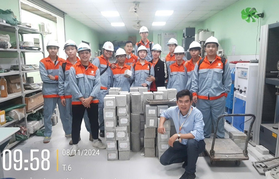 Sinh viên Kỹ thuật Xây dựng của HUET thực tập tại các công ty. 1.jpg