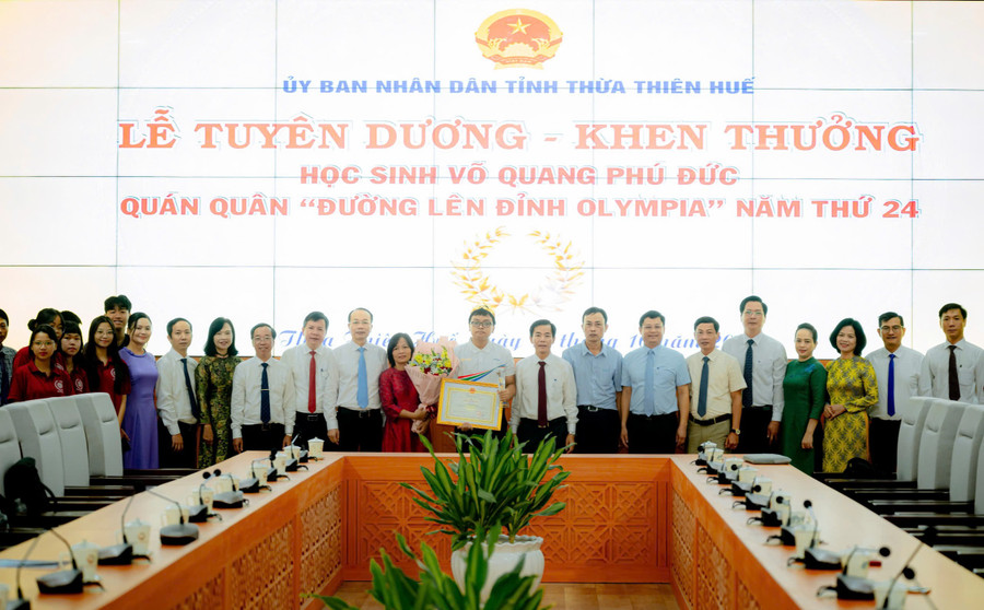 Tuyên dương, khen thưởng em Võ Quang Phú Đức, học sinh Trường THPT chuyên Quốc Học – Huế đạt Quán quân Đường lên đỉnh Olympia năm thứ 24 – 2025. a4-xay-dung-tp-hue-thanh-trung-tam-lon-cua-ca-nuoc-ve-giao-duc-va-dao-tao-da-nganh-da-linh-vuc-chat-luong-cao.jpg