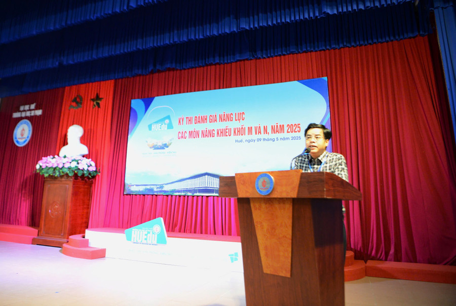 PGS.TS Nguyễn Thành Nhân - Phó Hiệu trưởng nhà trường phát biểu. z6582951443864-fbe3f52c80de65bc0ef943df150c40d7.jpg