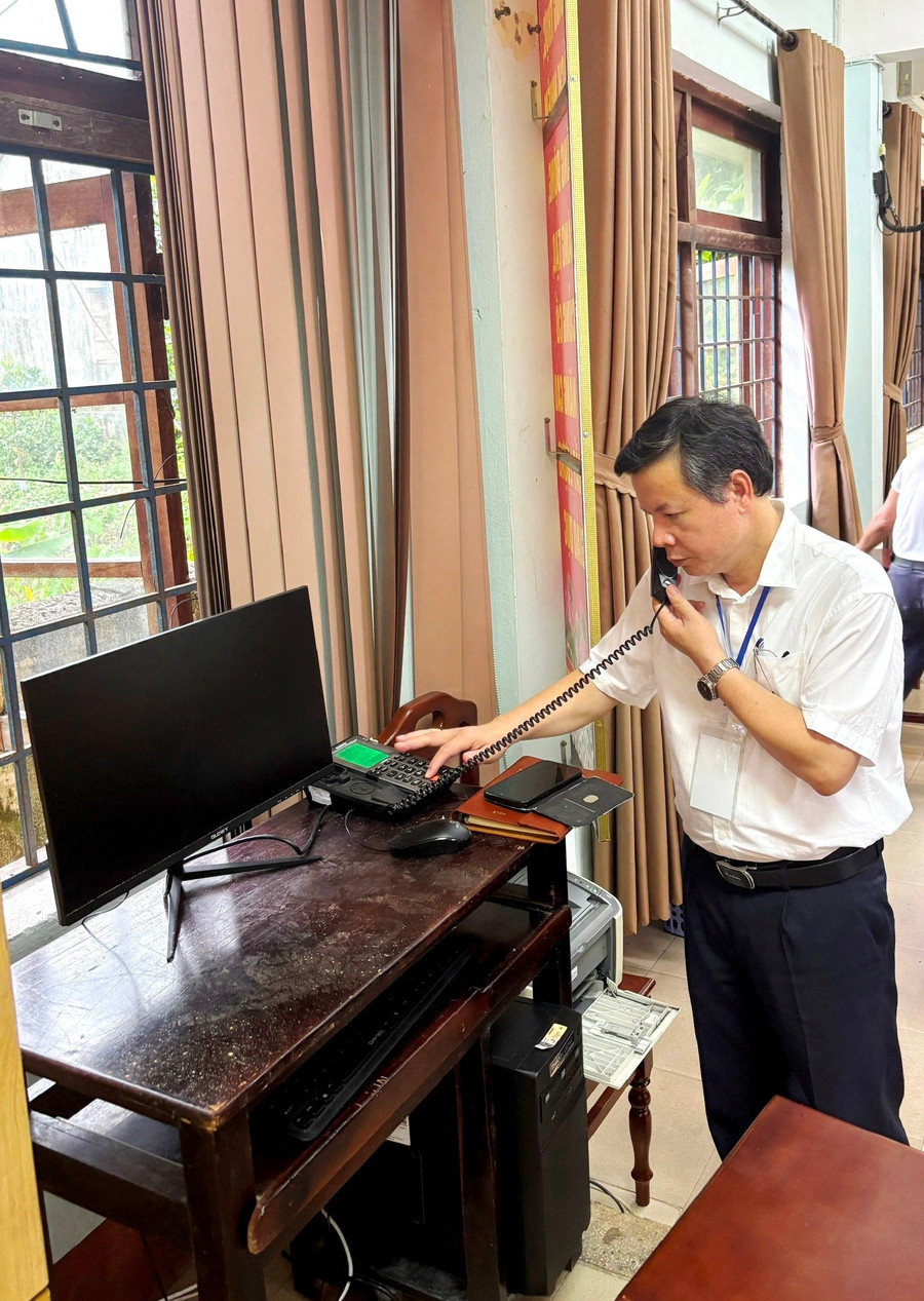Hệ thống liên lạc tại các điểm thi được kiểm tra. z6734491916311-a23174e6b49a9ca723a48e071109de83.jpg