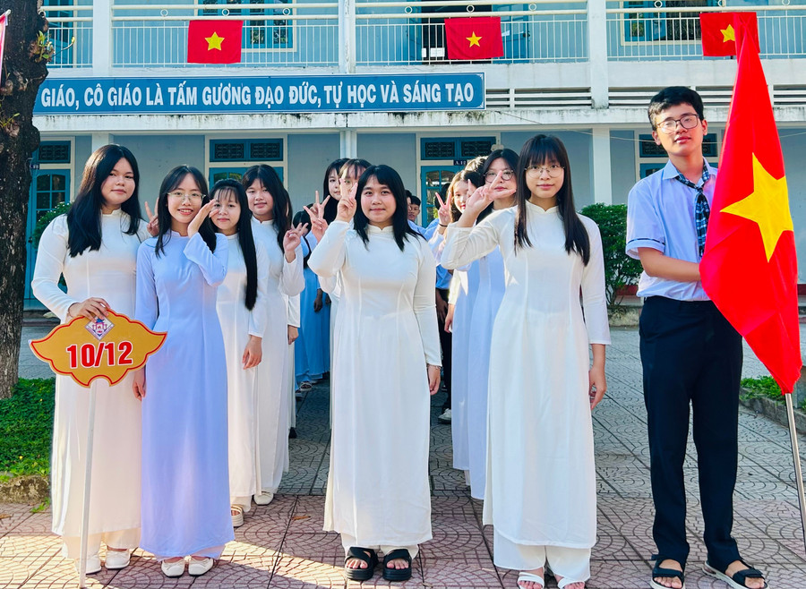 Khối 10 nhập học tại Trường THPT Nguyễn Huệ năm học 2025-2026. b3847ea2-c001-4bc9-b861-e77e2c9d59fd.jpg