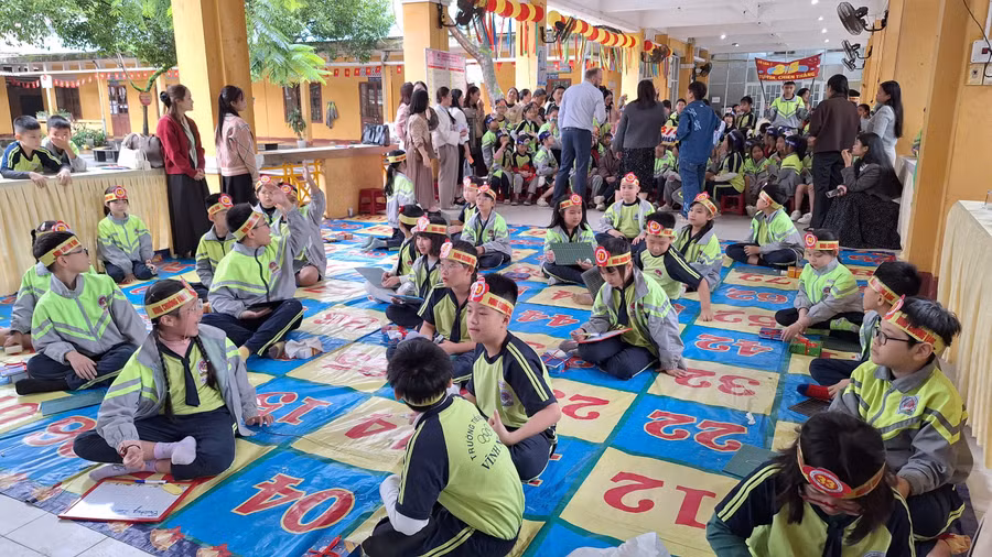 Cuộc thi “Tìm kiếm tài năng Tiếng Anh” tổ chức tại Trường tiểu học Vĩnh Ninh.