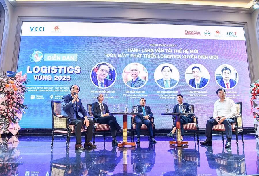 Các chuyên gia thảo luận tại Diễn đàn Logistics vùng lần thứ VI – 2025 tổ chức ở TP Huế.