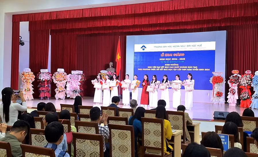 Lễ khai giảng năm học mới 2024-2025 tại Trường Đại học Ngoại ngữ, Đại học Huế. (Ảnh: Đại Dương)