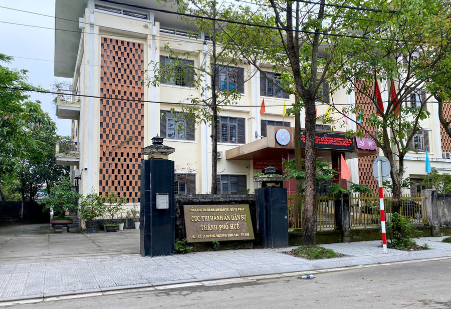 Trụ sở Cục Thi hành án dân sự TP Huế - nơi nữ kế toán đơn vị này vừa bị bắt vì tội "Tham ô tài sản". (Ảnh: M.N)