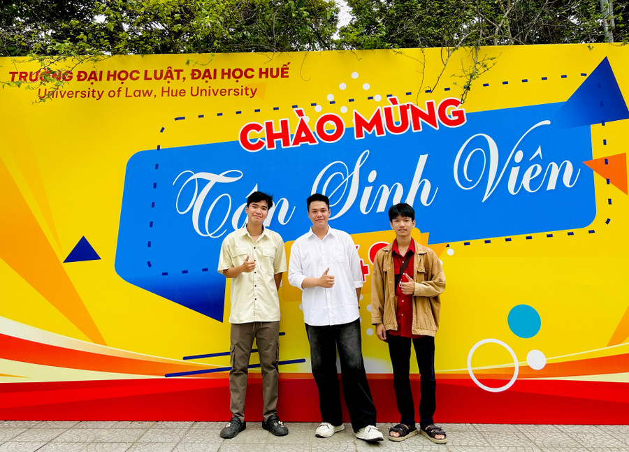 Các tân sinh viên sẽ được tham gia sinh hoạt công dân đầu khóa, làm quen với môi trường đại học, tiếp cận phương pháp học tập mới cũng như tham gia các hoạt động đoàn thể, câu lạc bộ, mở ra hành trình học tập, rèn luyện và trải nghiệm tại mái nhà chung Đại học Huế. anh-15.jpg