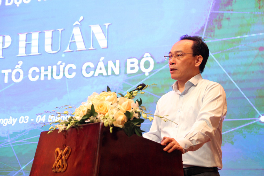 Thứ trưởng Hoàng Minh Sơn phát biểu tại hội nghị và tập huấn công tác tổ chức cán bộ. 1.jpg