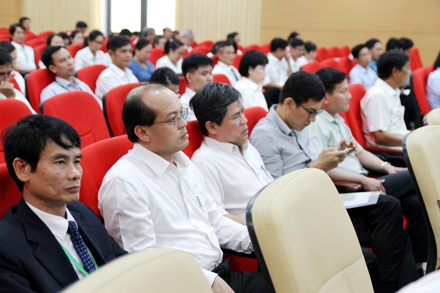 Các đại biểu chăm chú theo dõi nhiều nội dung quan trọng chuyển tải tại Hội thảo. (Ảnh: Đại Dương) 3.jpg