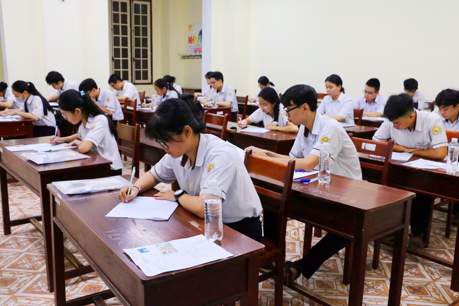 Các học sinh TP Huế tham dự Kỳ thi tốt nghiệp THPT 2025.