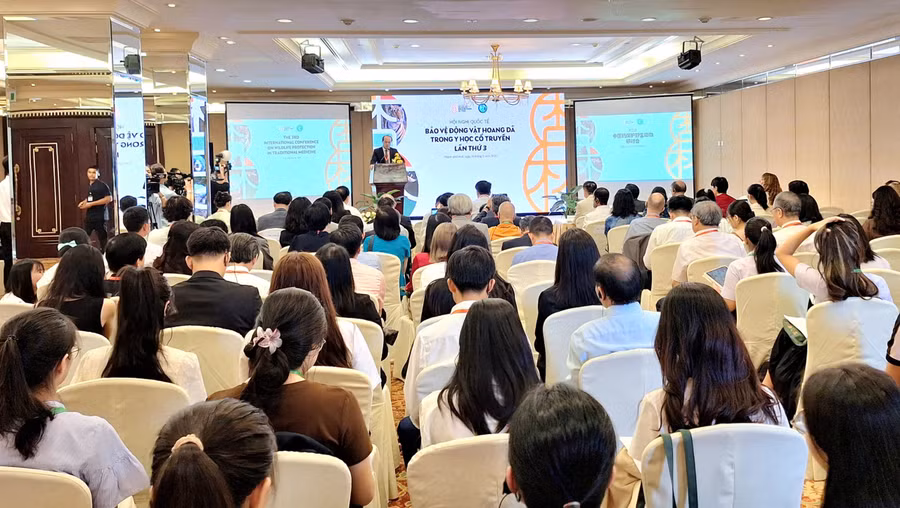 200 đại biểu trong nước và quốc tế tham dự hội nghị và cho ý kiến về việc cần thay thế động vật hoang dã trong y học cổ truyền. (Ảnh: Đại Dương)