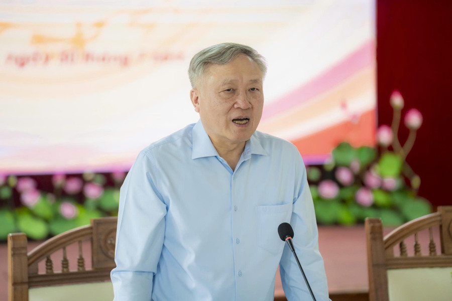 Phó Thủ tướng Nguyễn Hòa Bình phát biểu kết luận tại buổi làm việc, nhấn mạnh, TP Huế cần phấn đấu đạt mức tăng trưởng trên 10% trong nhiệm kỳ tới. 6.jpg