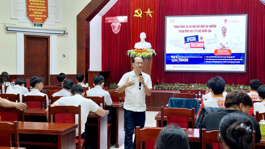 Talkshow về Trí tuệ nhân tạo và Điện tử - Vi mạch tại Khoa Kỹ thuật và Công nghệ - Đại học Huế thu hút nhiều sinh viên tham gia.