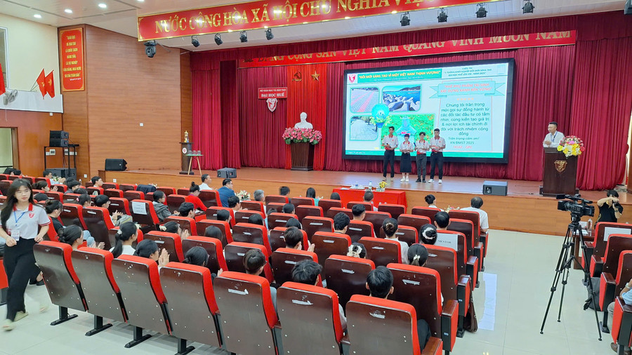 Vòng chung kết diễn ra kịch tính và hồi hộp. z7032179698507-35b922505239eb364cc0234e43d60da6.jpg
