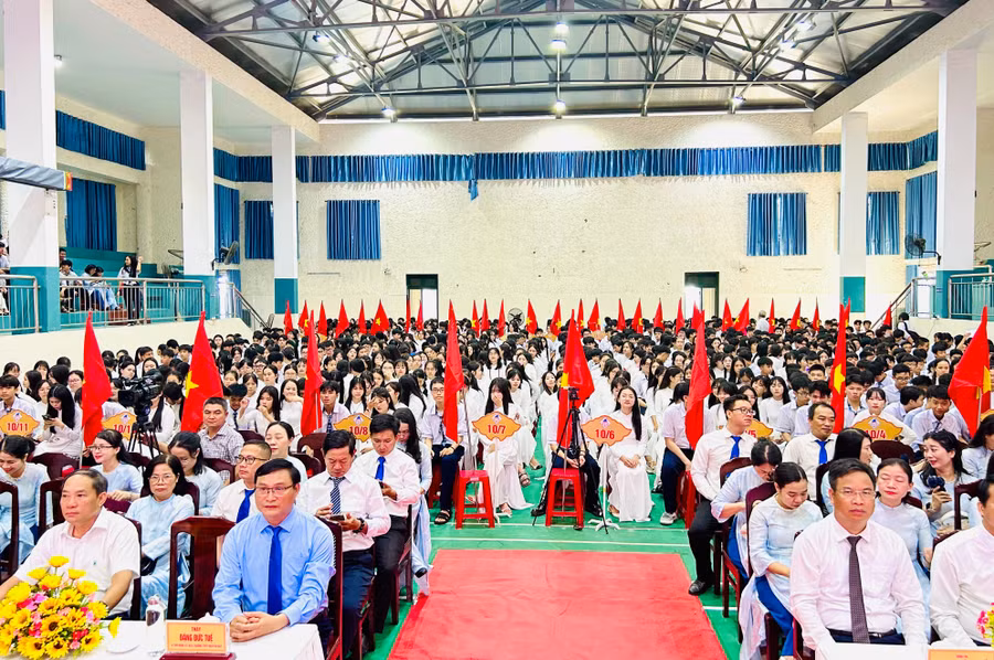 Trường THPT Nguyễn Huệ - điểm sáng giáo dục uy tín của Thành phố Huế.