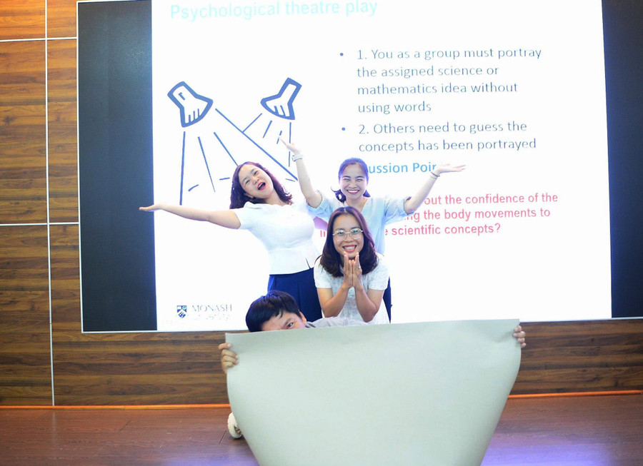 Các giáo viên tại TP Huế tập huấn mô hình "Thế giới trò chơi tư duy" để nâng cao phương pháp giảng dạy.