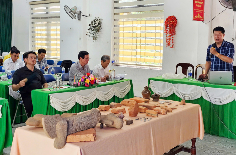 Đoàn khảo cổ kiến nghị cần tiếp tục mở rộng diện tích khai quật nhằm làm rõ cấu trúc tổng thể của di tích Tháp đôi Liễu Cốc. z6783189672945-5ff3a78f4ed314ed7bf67e0570f4d4f9.jpg