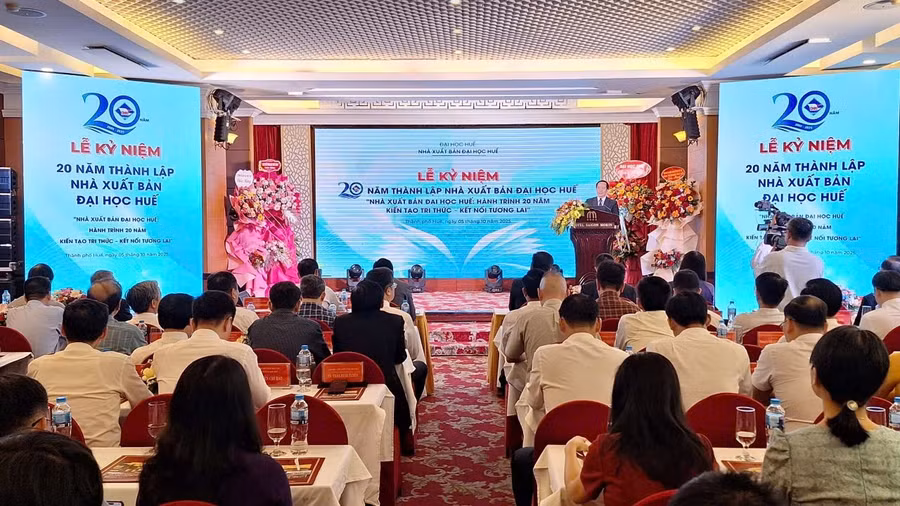 Lễ kỷ niệm 20 năm thành lập Nhà xuất bản Đại học Huế.