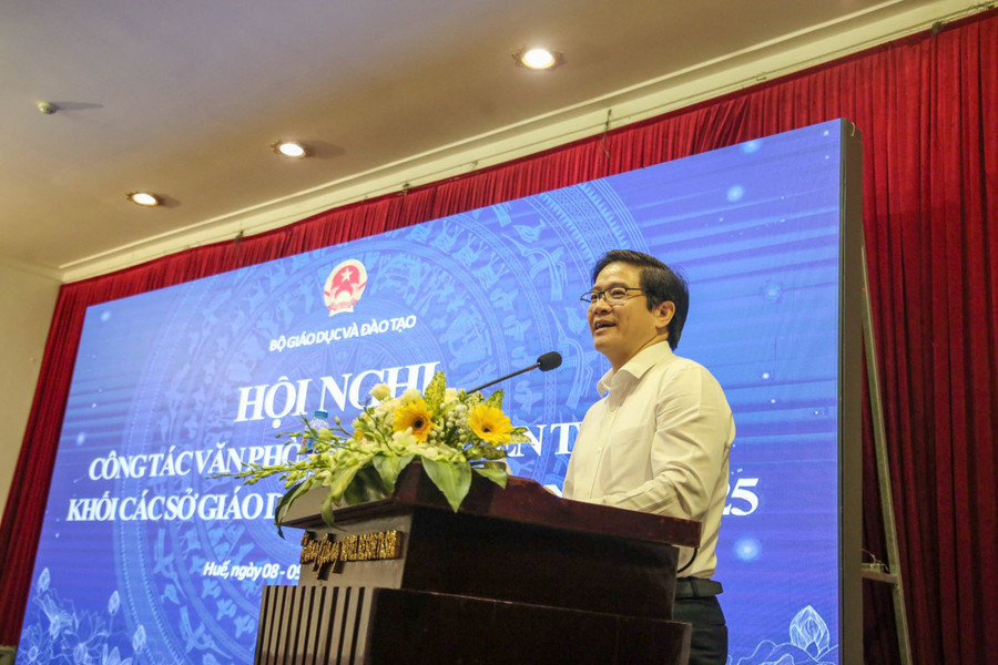 Ông Thái Văn Tài - Vụ trưởng Vụ Giáo dục Phổ thông, Bộ GD&ĐT chia sẻ nhiều kinh nghiệm tại Hội nghị. Ảnh: Hoàng Hải. 11.jpg