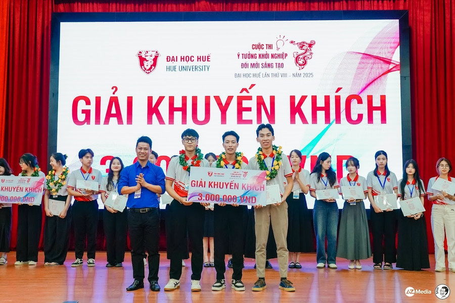 Các nhóm đạt giải Khuyến khích. shi06191.jpg