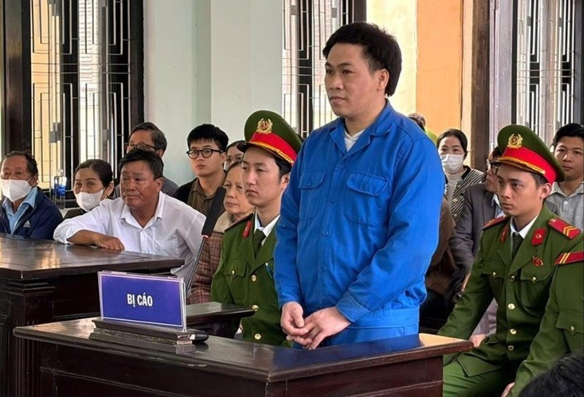 Phan Văn Phú tại phiên tòa xét xử.