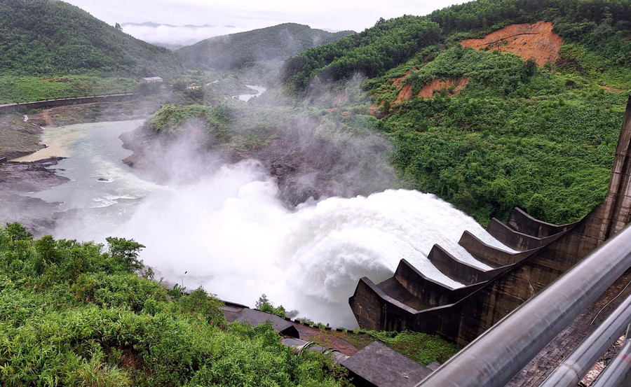 Thủy điện Bình Điền (TP Huế) sẽ điều tiết nước tăng dần từ 15h chiều 12/11.