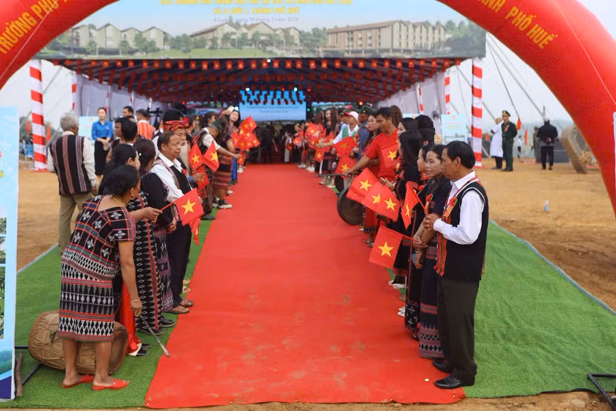 Lễ khởi công Dự án Trường phổ thông nội trú liên cấp tiểu học và THCS A Lưới 1 tại xã A Lưới 1, TP Huế sáng 19/3.