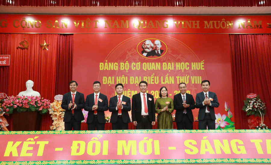 Ra mắt Ban Chấp hành Đảng bộ Cơ quan Đại học Huế nhiệm kỳ 2025-2030. 6-8901.jpg