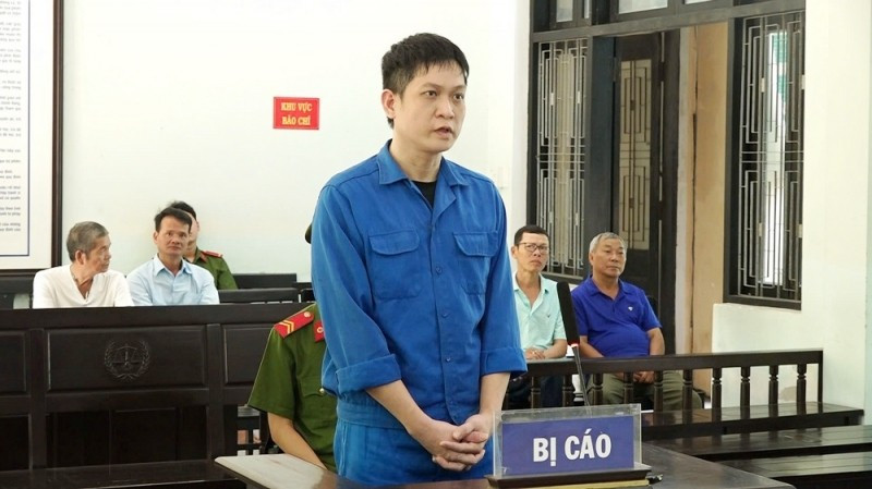Chiếm đoạt tiền công ty đi đánh bạc, Phạm Minh Tuấn lĩnh án 8 năm tù.