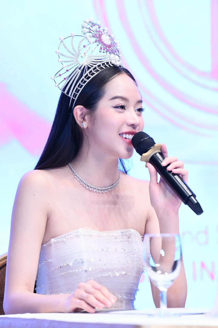 Hoa hậu Việt Nam 2022 Huỳnh Thị Thanh Thủy trả lời các câu hỏi tại buổi họp báo. z6701478508283-dc326b0fd7e2664dbbe8128b3e3f5c8b.jpg