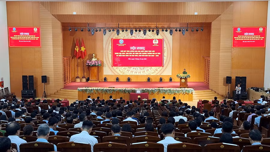 Nhiều vấn đề về giáo dục chấp hành pháp luật cho HS, SV TP Huế được bàn luận tại Hội nghị.