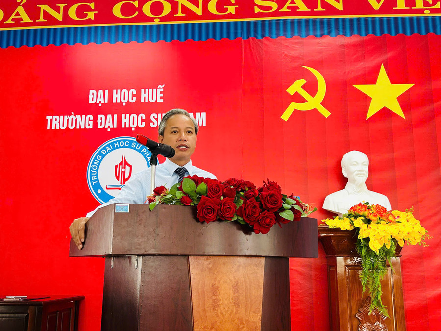 TS Lê Hồ Sơn – Hiệu trưởng Trường Đại học Sư phạm, Đại học Huế phát biểu. z6869319132464-455bae2cf55ef030265c22ad43b1cc51.jpg