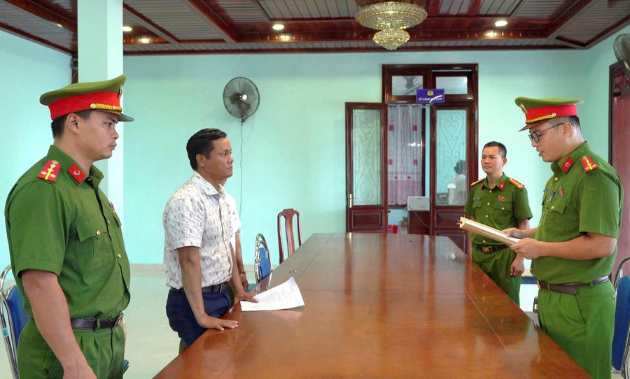 Công an đọc lệnh khởi tố, bắt tạm giam với ông Dương Đăng Khoa... z7094937810401-139b6609f643ef11188d178674559030.jpg