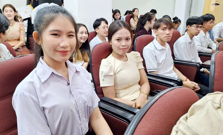 Lưu học sinh Lào tại Huế dự hội nghị tổng kết năm học 2024-2025, triển khai nhiệm vụ năm học 2025-2026.