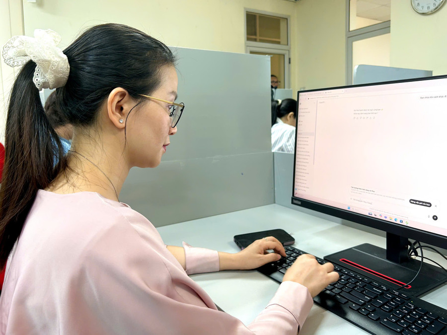 Các học viên của 3 đơn vị được trải nghiệm với các công cụ AI phổ biến. z6903104382356-28932aa7ac052228c149405a558dd15e.jpg