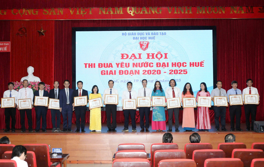 Các cá nhân Đại học Huế được khen thưởng vì có thành tích xuất sắc trong thực hiện các phong trào thi đua yêu nước giai đoạn 2020 – 2025.