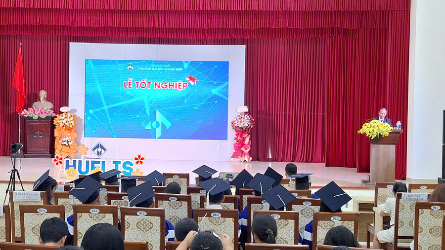 មានបរិញ្ញាបត្រគរុកោសល្យភាសាអង់គ្លេសសរុបចំនួន 62 នាក់ និងភាសាអង់គ្លេសថ្នាក់ទី 2 K18 ក្នុងឆ្នាំសិក្សា 2022 - 2025 ។ z6800243916807-c89a8c949c6a61d8780fa27fd202838e.jpg