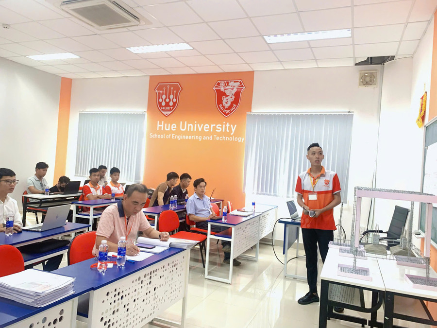 Những giờ học lý thuyết trên giảng đường. z6836963700752-262165e3f106575188b5e86eb8f98f4d.jpg