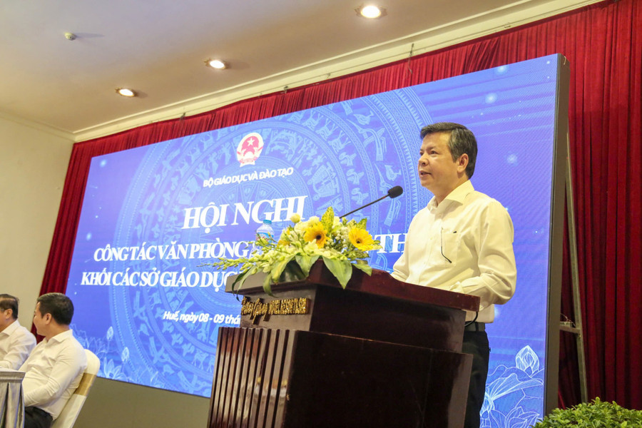 Ông Nguyễn Tân - Giám đốc Sở GD&ĐT TP Huế phát biểu. 17.jpg