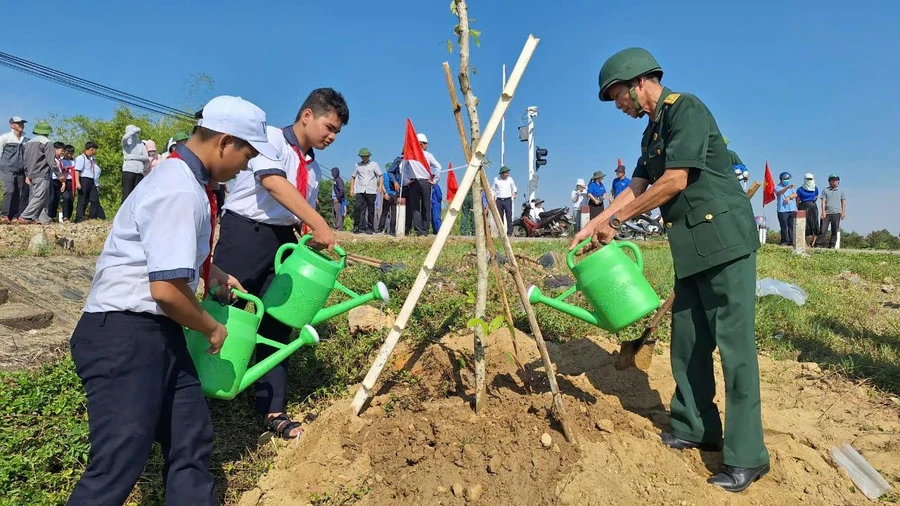 Mô hình “Đoạn đường sắt ông cháu cùng chăm” ra mắt tại Thị xã Hương Thủy, tỉnh Thừa Thiên Huế sáng 26/8. (Ảnh: Đại Dương)