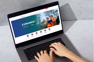 Khách hàng dễ dàng sử dụng các dịch vụ điện trong Hệ sinh thái Chăm sóc khách hàng của EVNHANOI